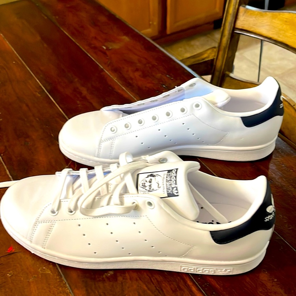 Adidas Stan smith size 10.5. New with tag.one shoe lace is missing .